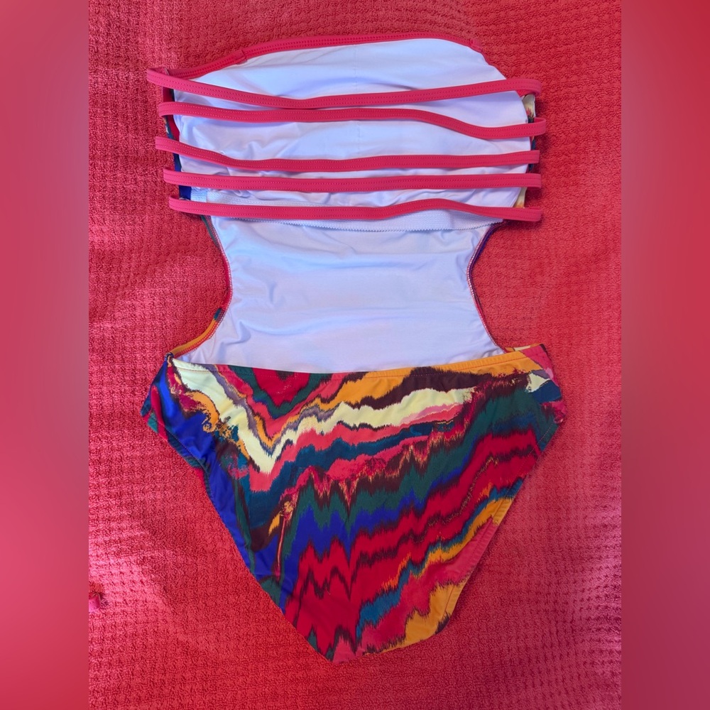 VENUS Colorful Strapless Swimwear - Picture 3 of 6